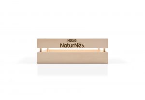 cesto de madeira personalizado   personalização a quente   caixa com ripas em madeira