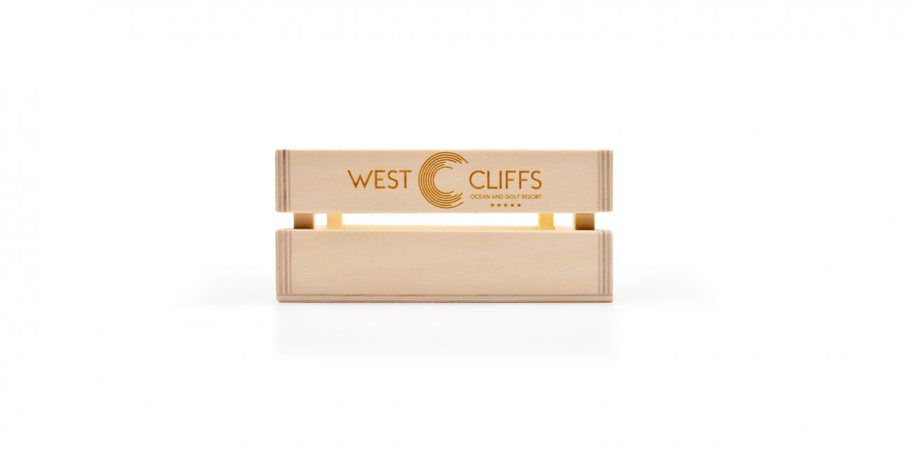 caixa de madeira com ripas