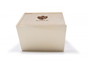 Embalagem de madeira com tampa deslizante