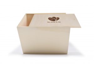 Embalagem de madeira com tampa deslizante