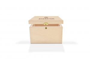 caixa de madeira com fecho   caixa quadrada em madeira   personalização a laser